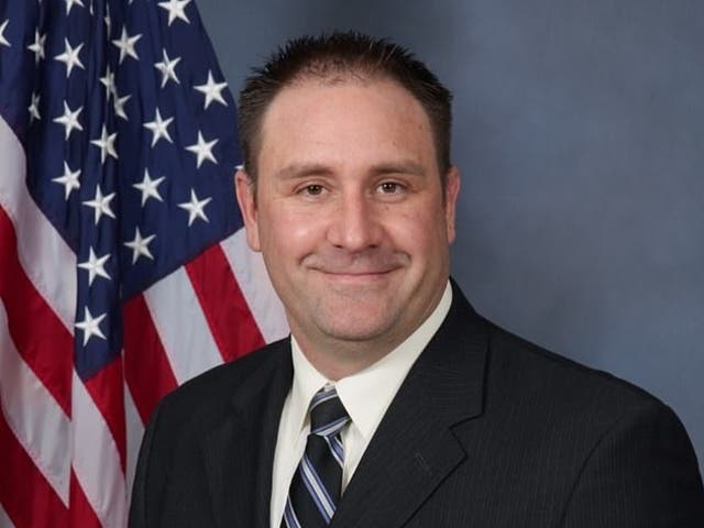 Myles Cosgrove, oficial del Departamento de Policía Metropolitana de Louisville