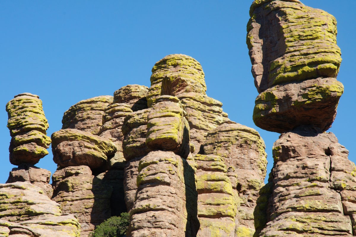 Ancient precariously balanced rocks provide new method for assessing ...