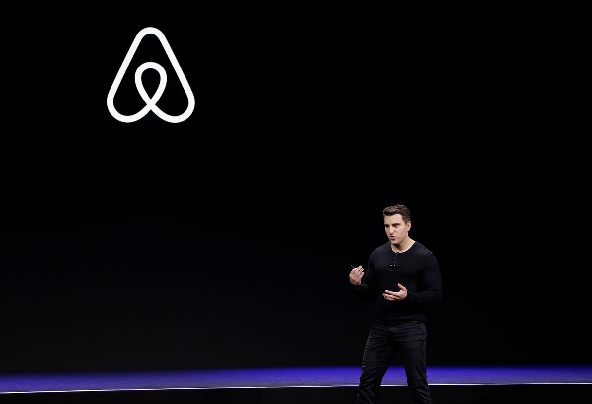 Airbnb shares drop 14% due to fewer American guests