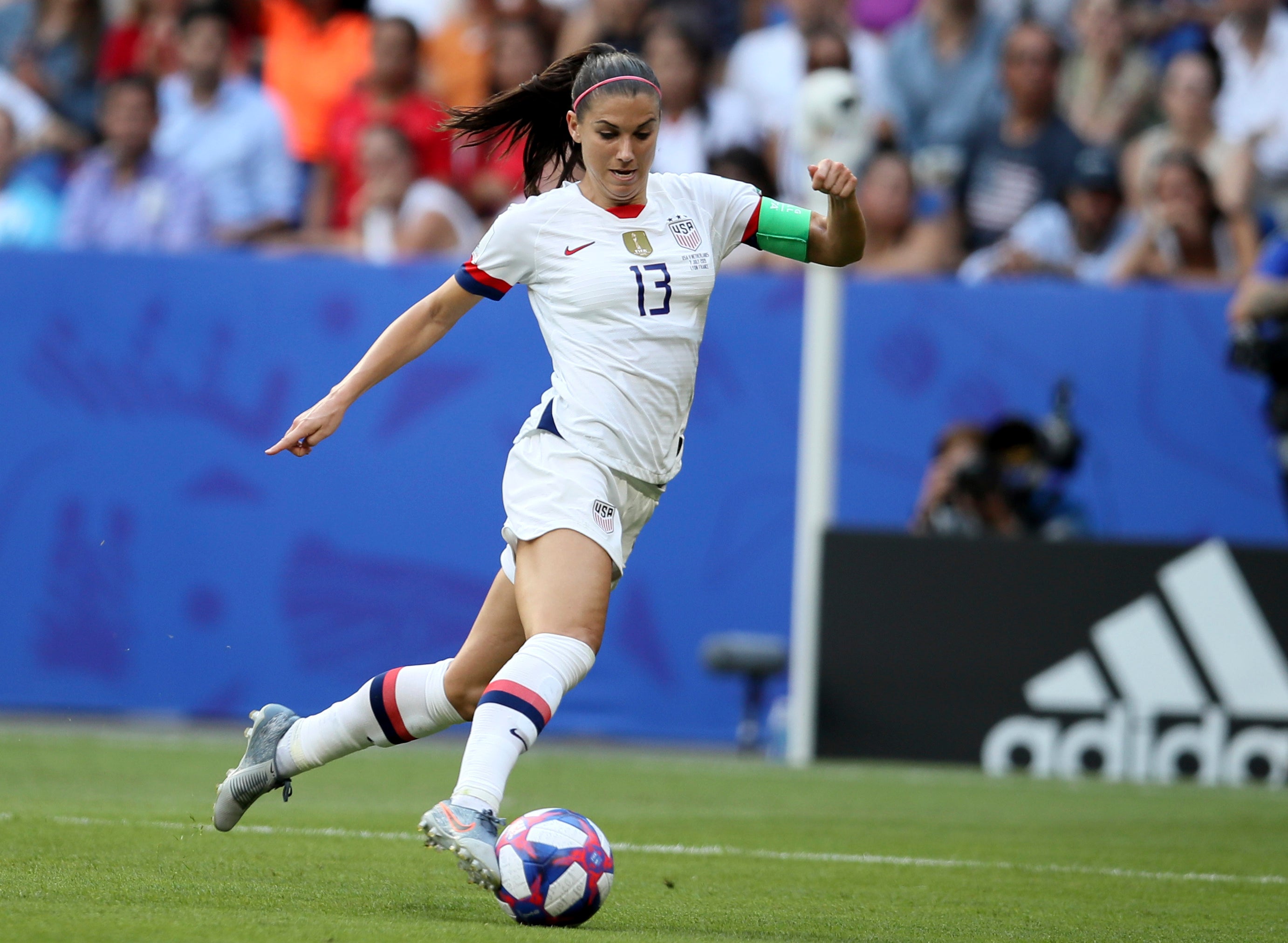 Alex Morgan leaving tea-cup celebrations to Spurs teammates thumbnail