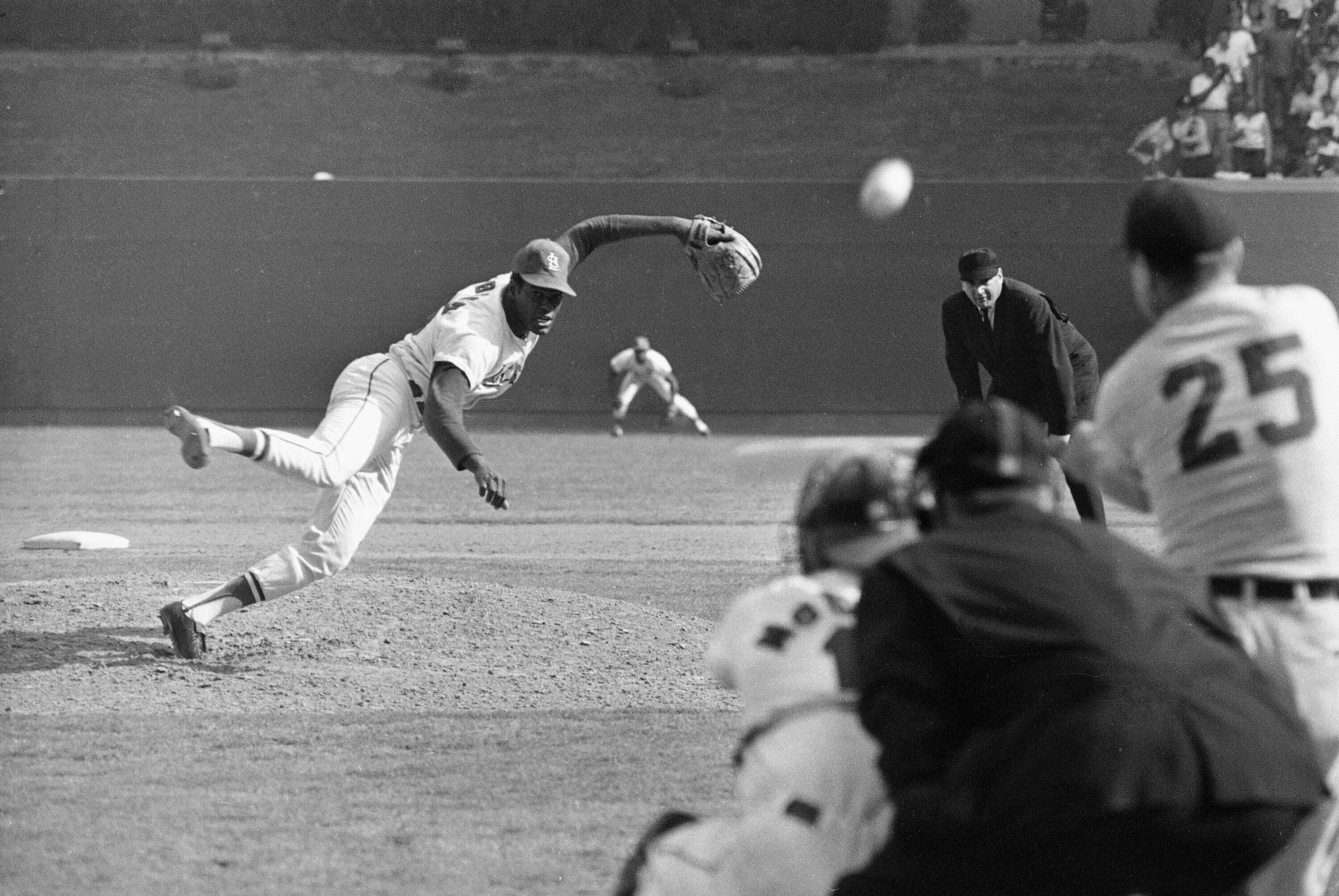 El lanzador ponchó a 17 bateadores en su primera salida de la Serie Mundial de 1968 ante los Tigres de Detroit