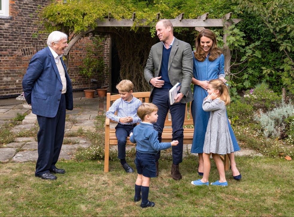 Sir David Attenborough junto a la familia real.