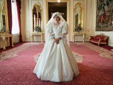 The Crown shares first picture of Princess Diana’蝉 wedding dress