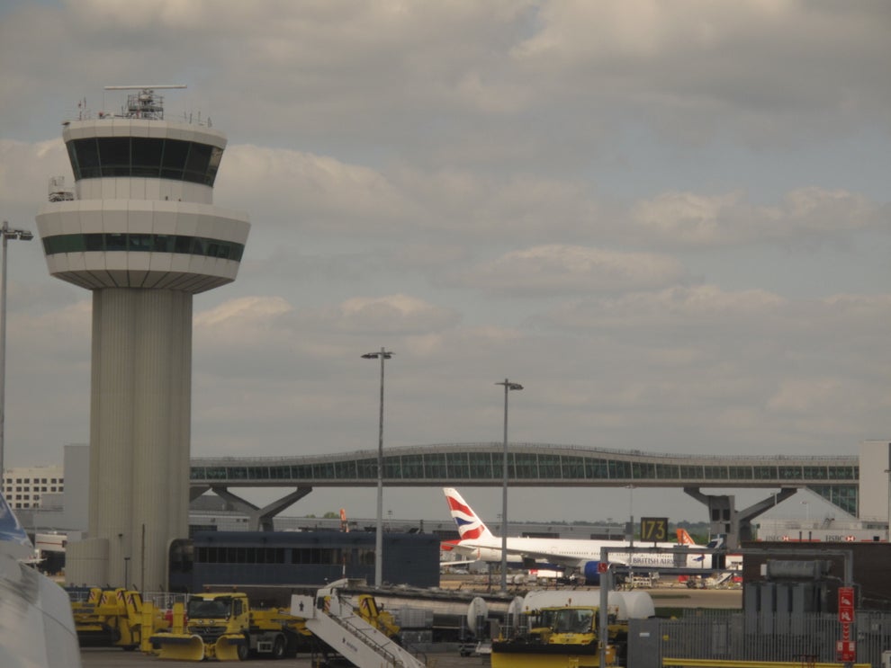 gatwick-to-charge-5-drop-off-fee-to-help-the-airport-continue-its