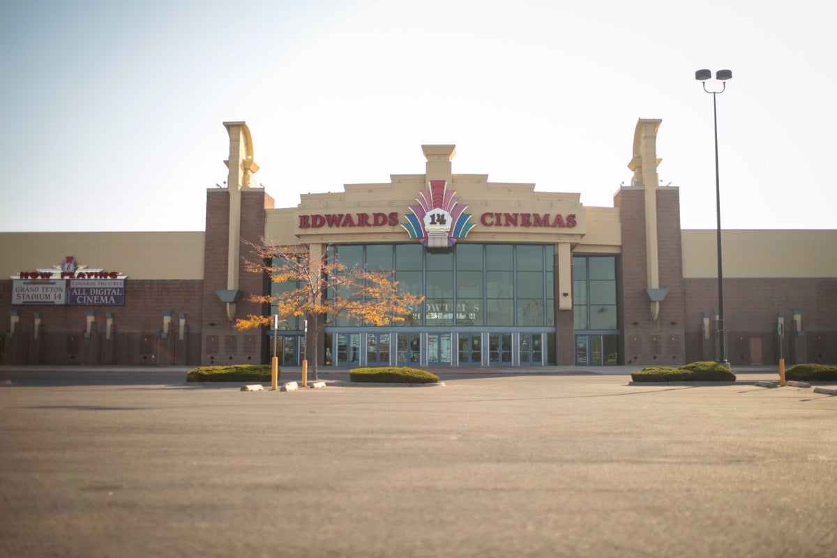 Hundreds of Regal, Cineworld movie theaters to close