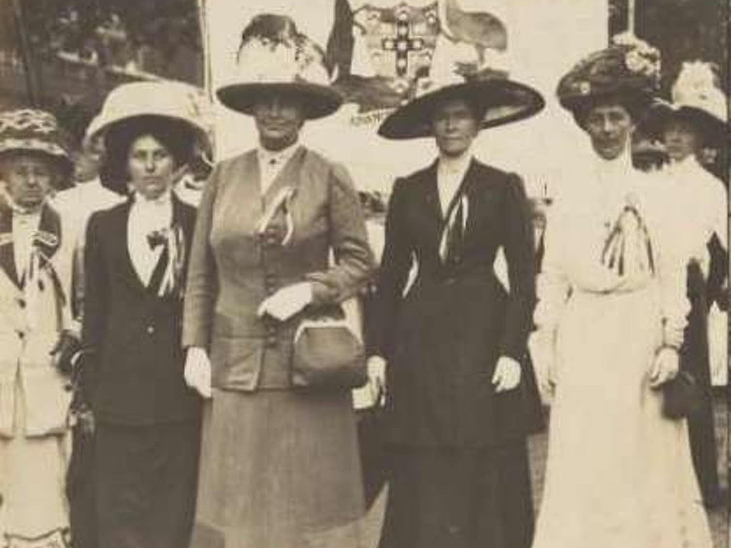 Vida Goldstein (right) takes part in the great suffragette demonstration in London in 1911