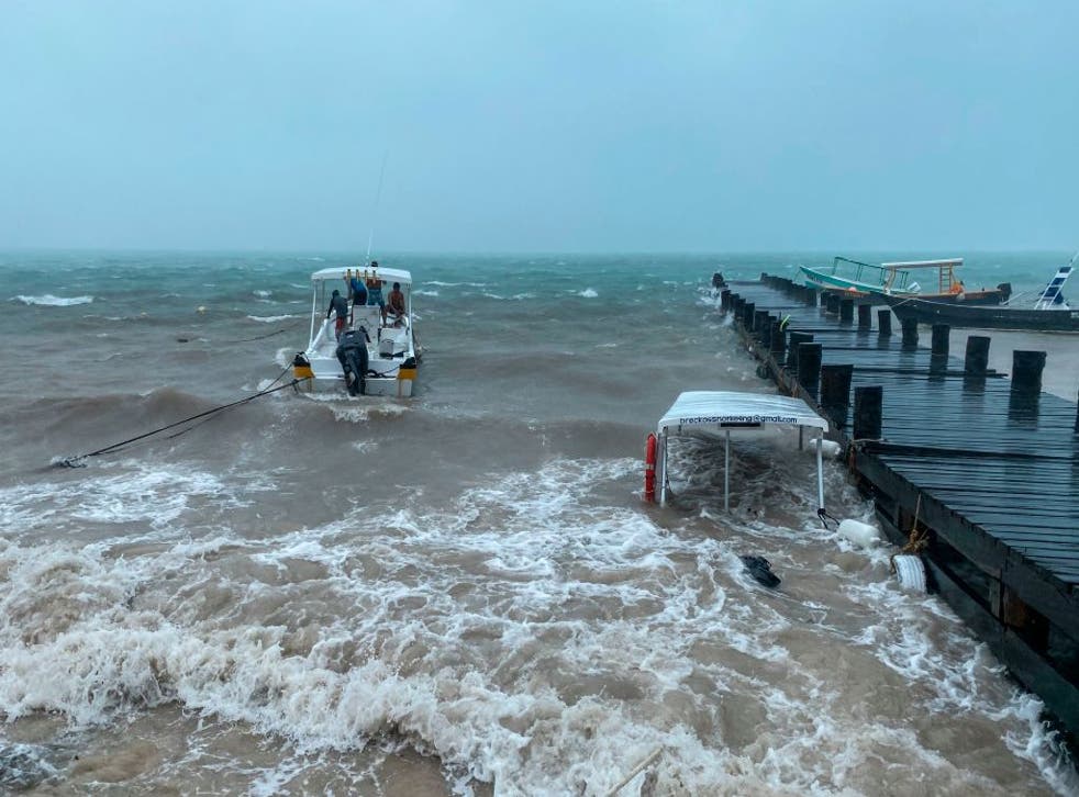 El caribe mexicano se prepara para el paso de la tormenta tropical Delta.