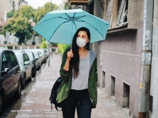 Face masks are less effective in the rain, warns WHO and experts