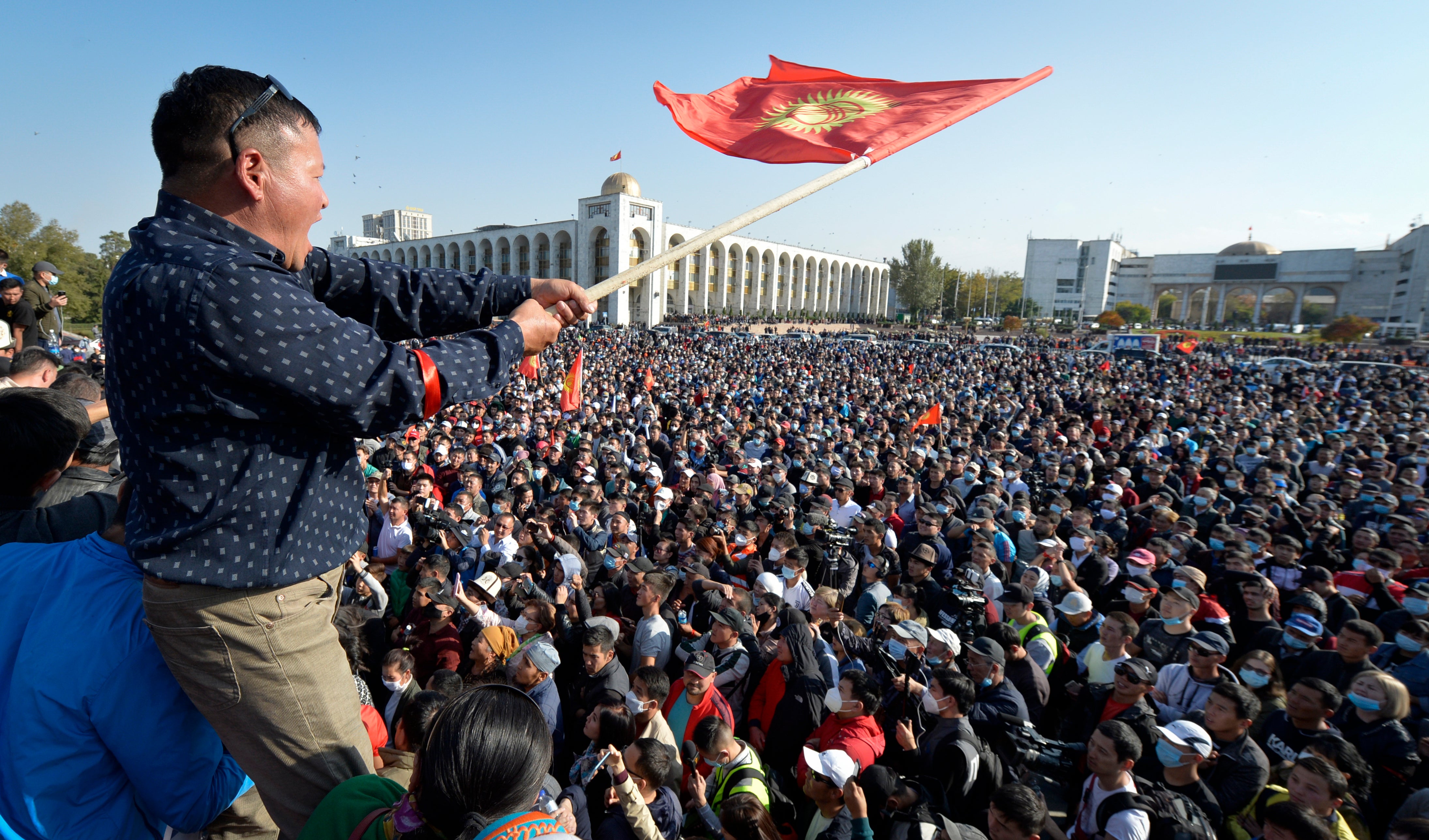События в мире 4 октября. Революция 2005 в Киргизии Бишкек. Революция в Киргизии (2020). Революция Бишкек 2020. Протесты в Киргизии 2020.