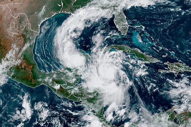 Imagen satelital muestra el huracán Delta moviéndose hacia el noroeste en el Caribe el 6 de octubre de 2020, a las 15:20 UTC