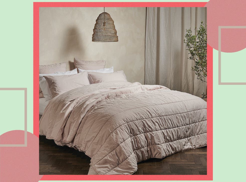 Best Bedspread 2020 For A Luxury, What Is The Size Difference Between A King And Queen Bedspread