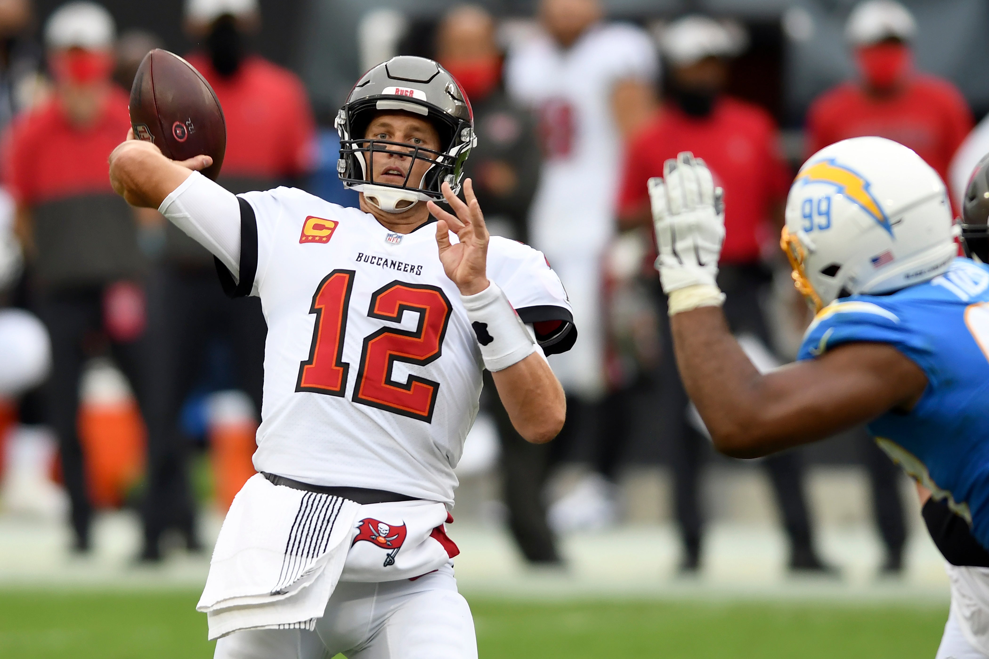 Brady, Buccaneers look to keep rolling when they meet Bears Nick Foles i Tom  Brady prize buccaneers