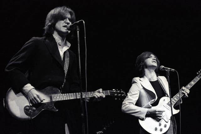 Ray Davies and Dave Davies of The Kinks perform in 1974