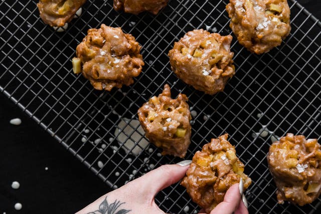 Apple and spiced rum fritters