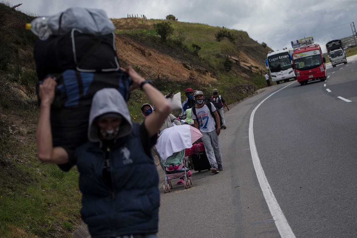 Venezuelans once again fleeing on foot as troubles mount