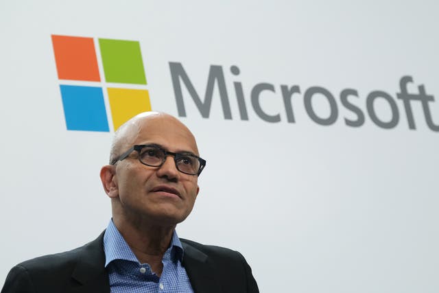 El director general de Microsoft, Satya Nadella, dijo en junio del 2020 que el gigante tecnológico aumentaría al doble el número de gerentes, ejecutivos y contribuidores individuales importantes de raza negra para el 2025.