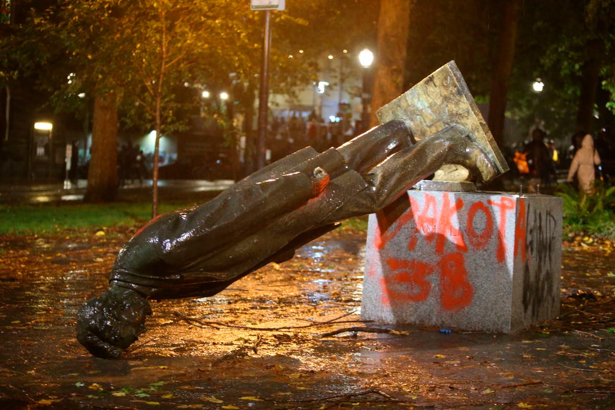 Portland demonstrators knock down statues of Roosevelt and Lincoln in protest against Columbus Day