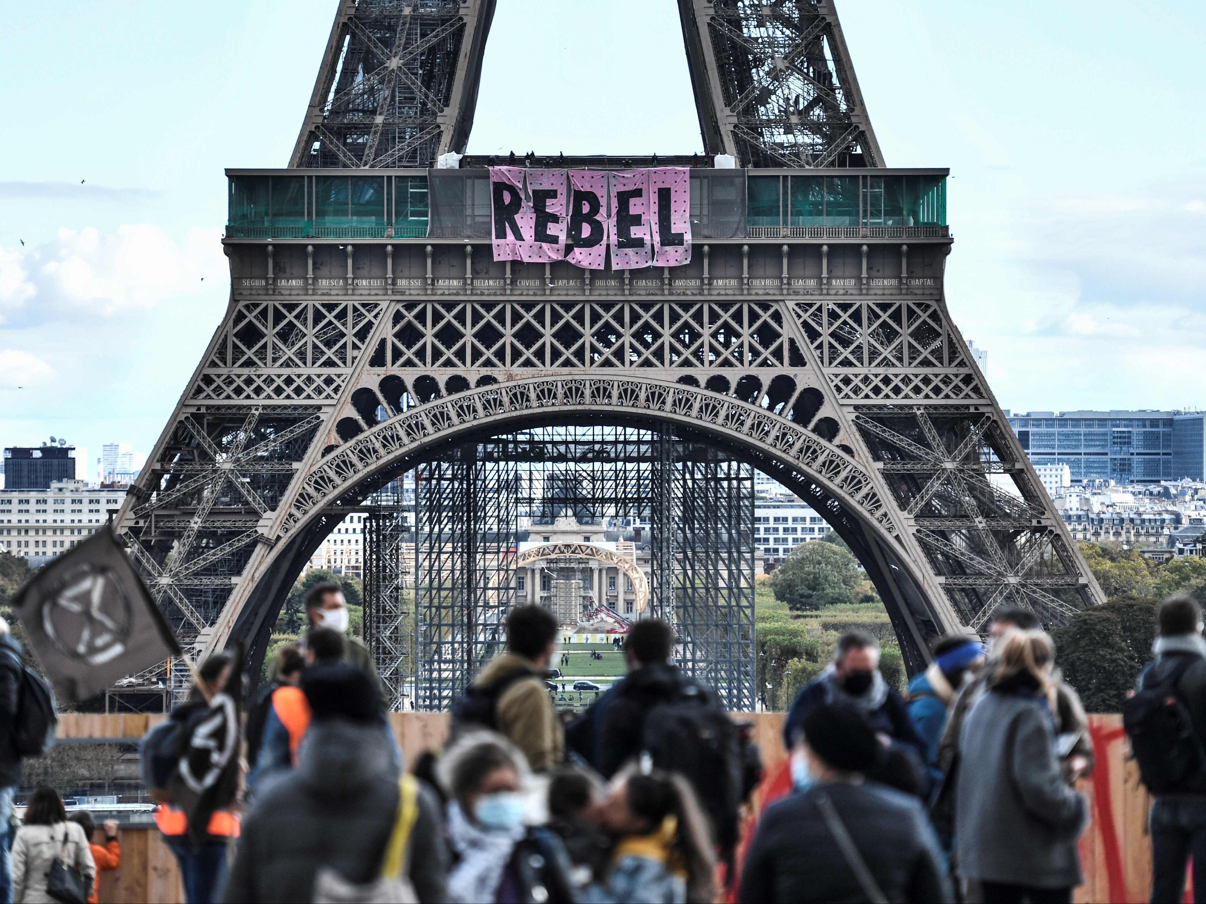 Extinction Rebellion protesters scale Eiffel Tower to unfurl banner