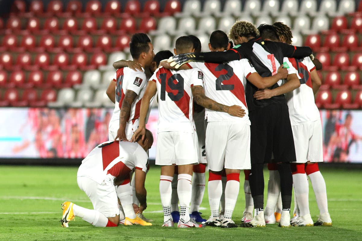 Raúl Ruidíaz y Alex Valera, jugadores de la selección nacional de Perú