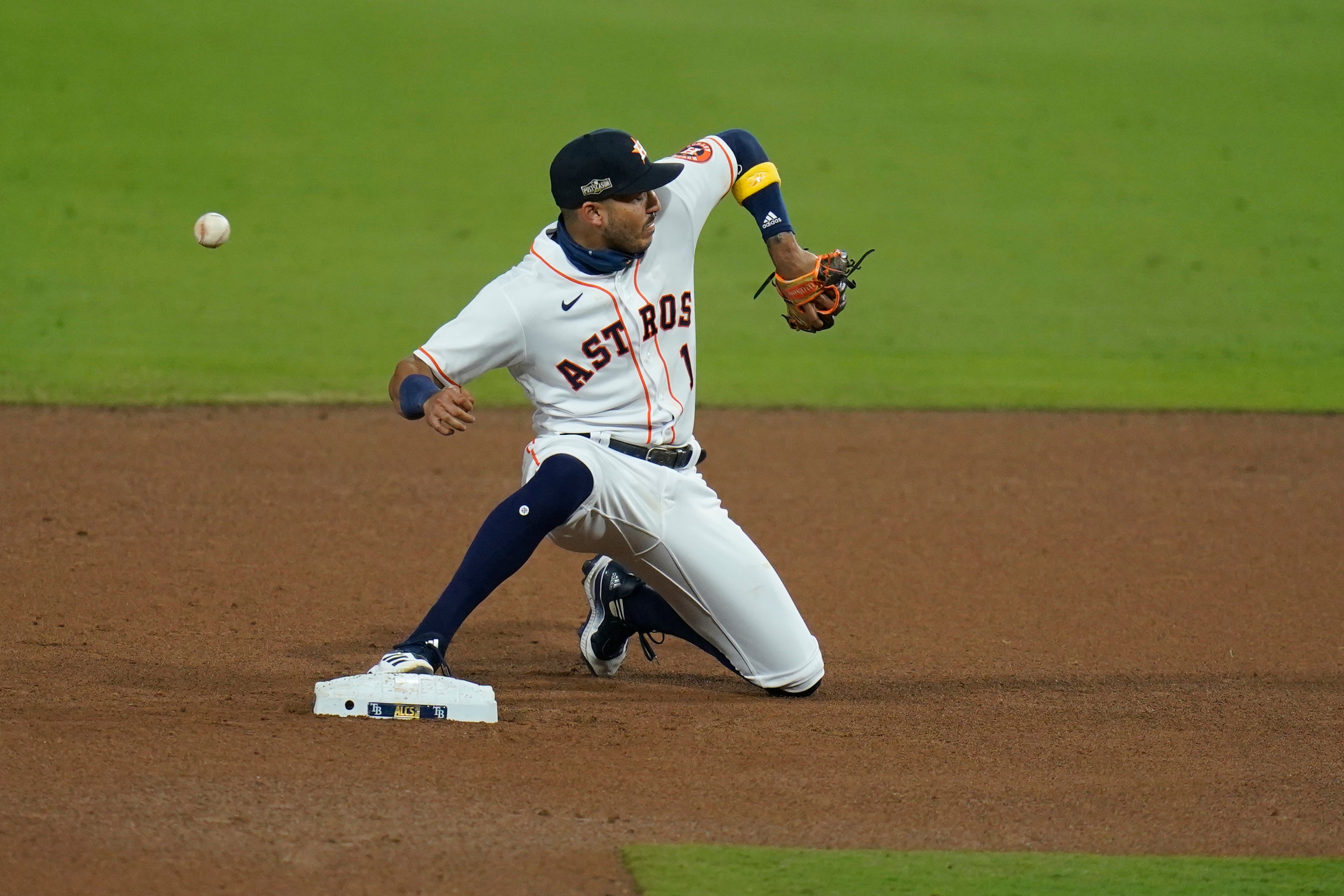 Astros Pounce on Yankees' Mistakes in Game 3, Move Closer to ALCS