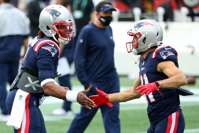 Tres jugadores de los ‘Pats’ siguen en la lista de COVID-19: Stephon Gilmore, Byron Cowart y Bill Murray. 