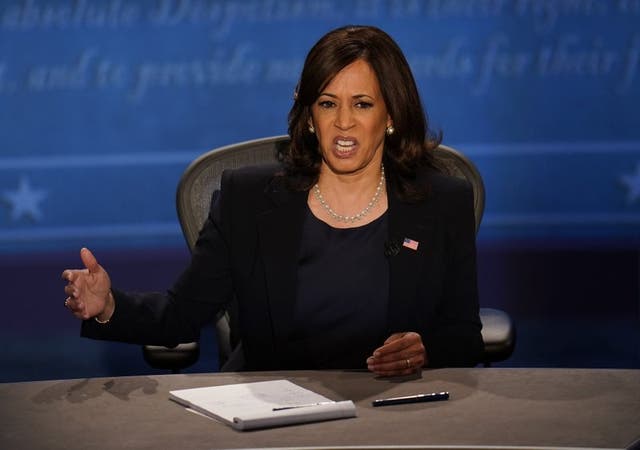 En esta foto del 7 de octubre del 2020, la candidata demócrata a vicepresidenta Kamala Harris habla en un debate con el vicepresidente Mike Pence en la Universidad de Utah en Salt Lake City.  (Foto/Julio Cortez)
