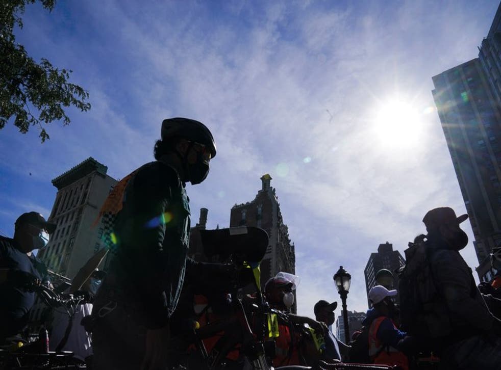 Los repartidores aseguran que el aumento de delitos en Nueva York durante la pandemia del COVID-19 les ha afectado también a ellos con mayor número de robos de sus bicicletas eléctricas. (Photo/Frank Franklin II)