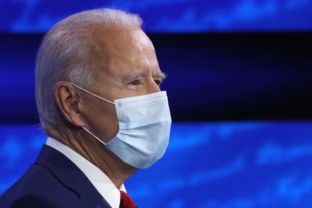 Democratic presidential nominee Joe Biden prepares for a live ABC News town hall format meeting at the National Constitution Center October 15, 2020 in Philadelphia, Pennsylvania