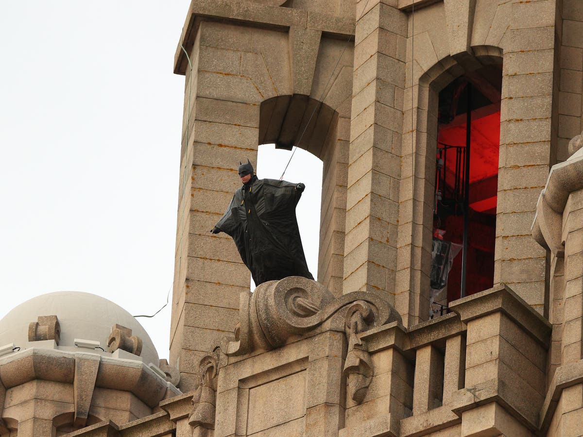 Batman: Superhero spotted on top of iconic Liverpool building filming  dangerous stunt for new film | The Independent