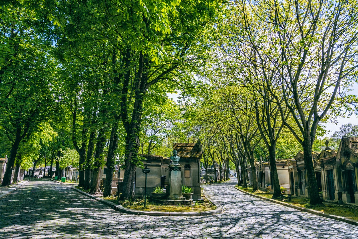 The shady avenues of Pere Lachaise