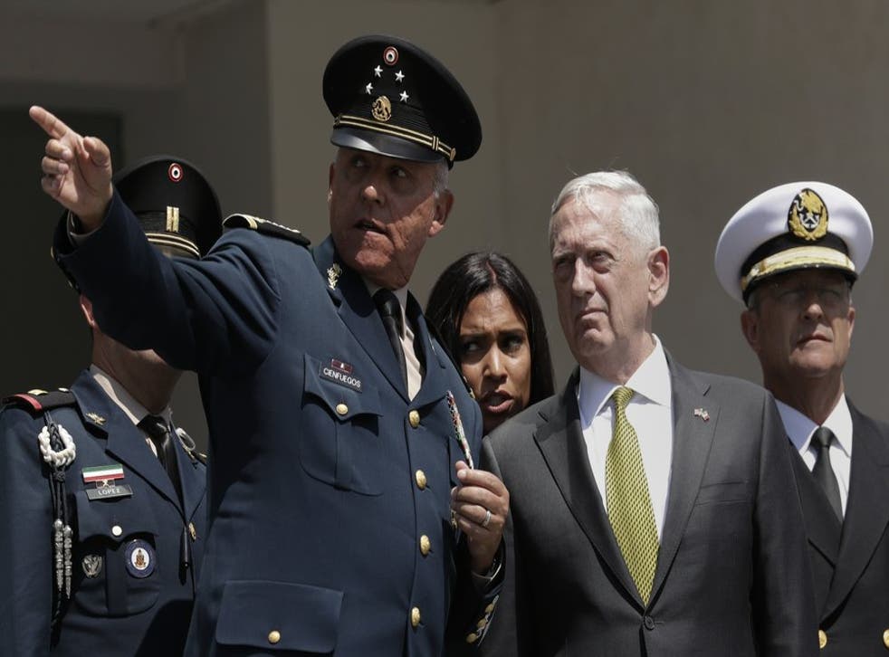 Salvador Cienfuegos Zepeda y Jim Mattis