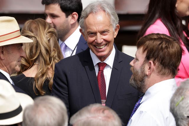 El ex primer ministro británico Tony Blair en el jardín sur de la Casa Blanca el 15 de septiembre de 2020 antes de la ceremonia.