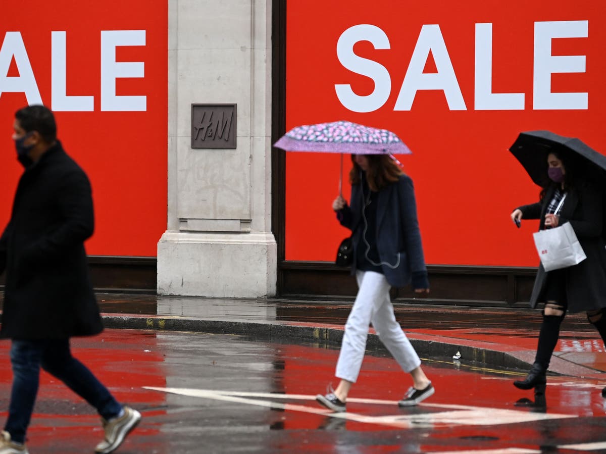 UK weather: ‘Turbulent’ week of weather will see heavy wind and rain ...