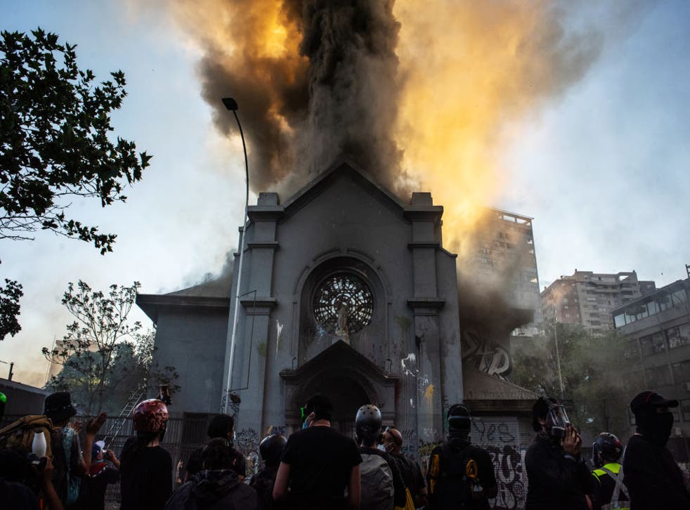Un informe policial dijo que hubo 107 “eventos violentos”, 580 detenidos en todo el territorio y 118 agentes lesionados.
