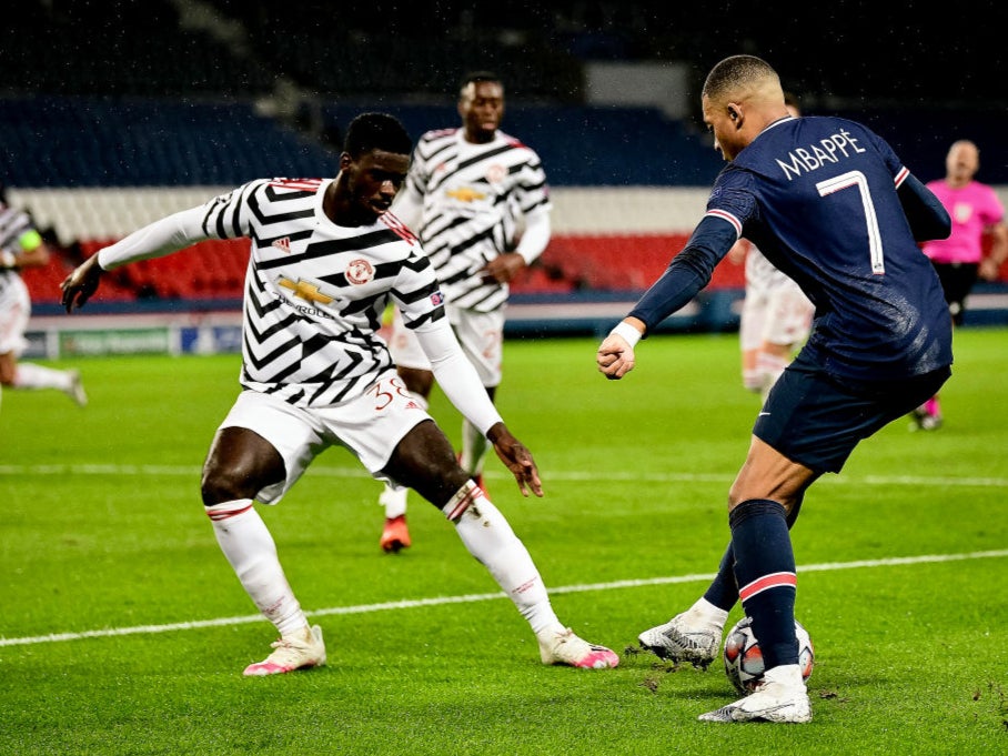 Axel Tuanzebe challenges PSG’s Kylian Mbappe