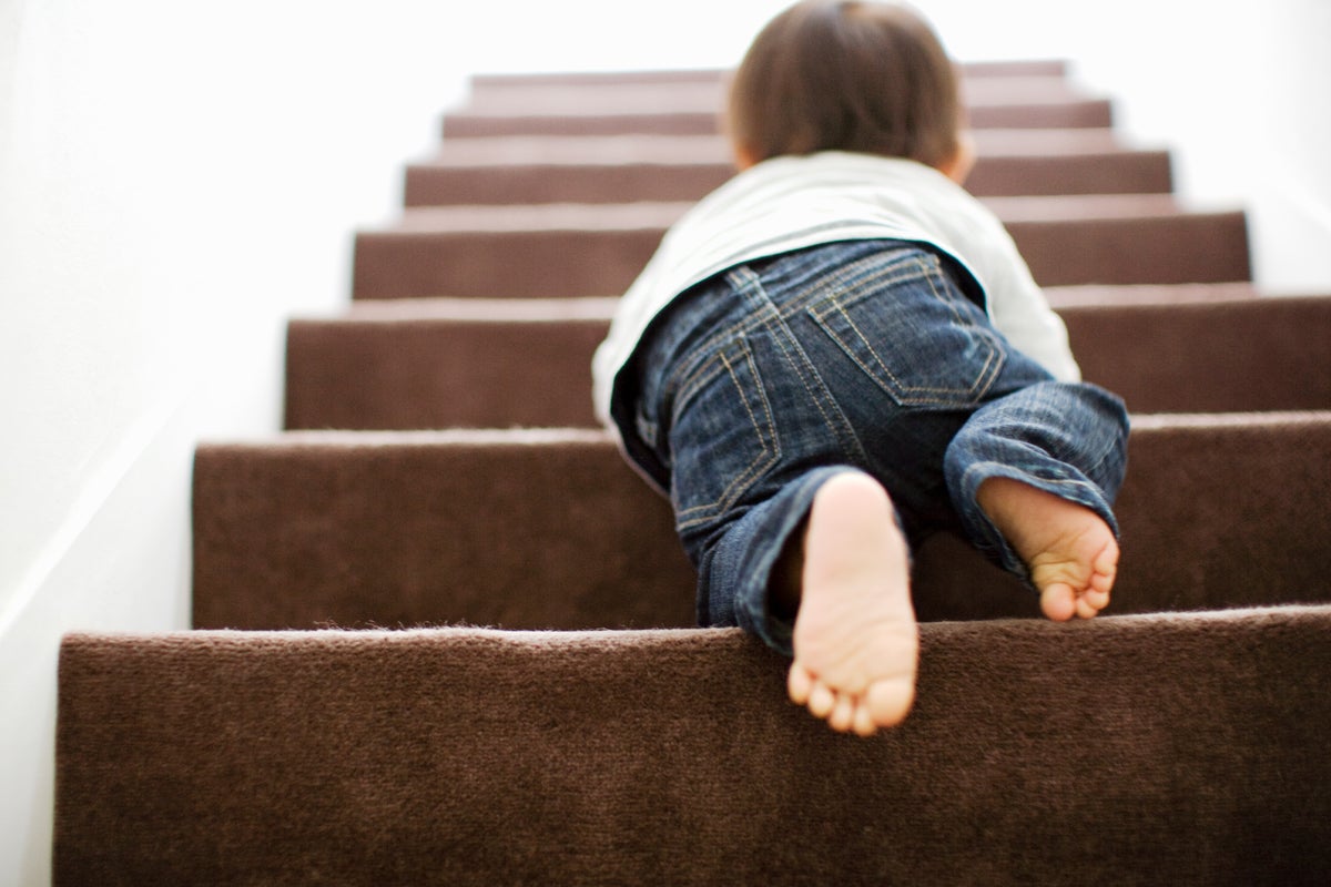 Scientists discover why some babies learn to walk later than others