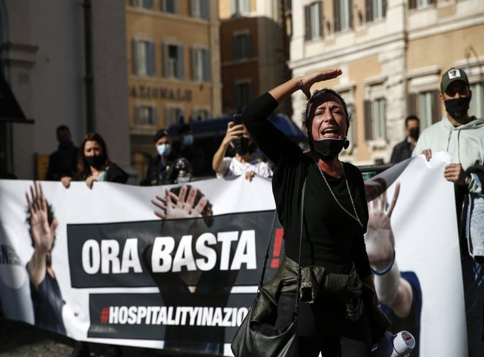 La protesta por las restricciones contra el coronavirus en Roma, el 25 de octubre del 2020. (Cecilia Fabiano/LaPresse)