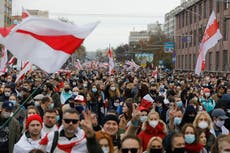  Thousands protest as Belarus leader faces demands deadline