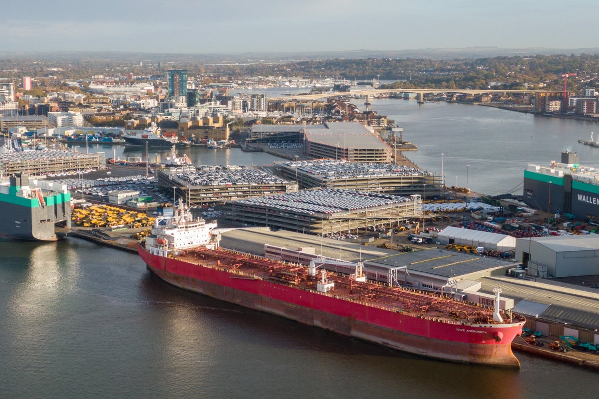 Isle of Wight oil tanker: Seven arrested on suspicion of hijacking ...