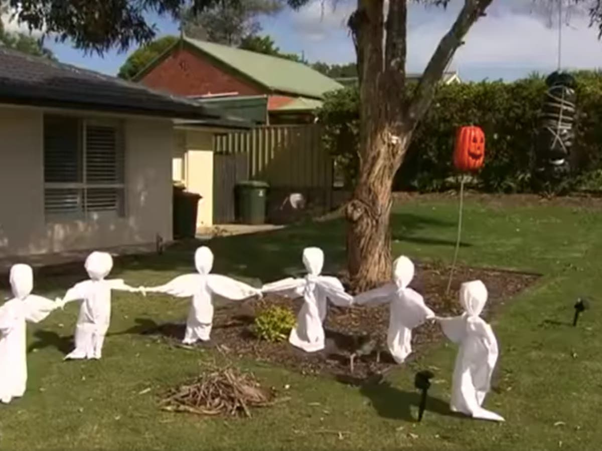 ‘Little ghosts’ Australian man denies KKK element to Halloween display