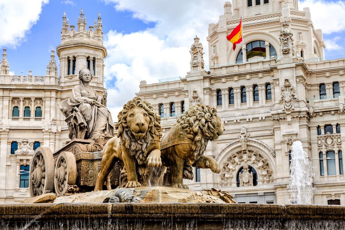 government travel advice for spain