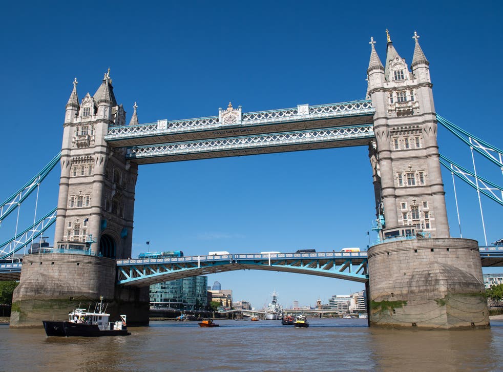 London S Tower Bridge Shut After Person Spotted Climbing Structure The Independent