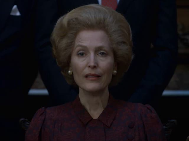 Gillian Anderson como Margaret Thatcher