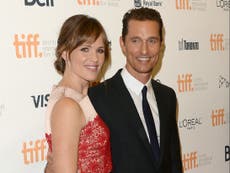 Jennifer Garner says Matthew McConaughey helped her breast pump on set