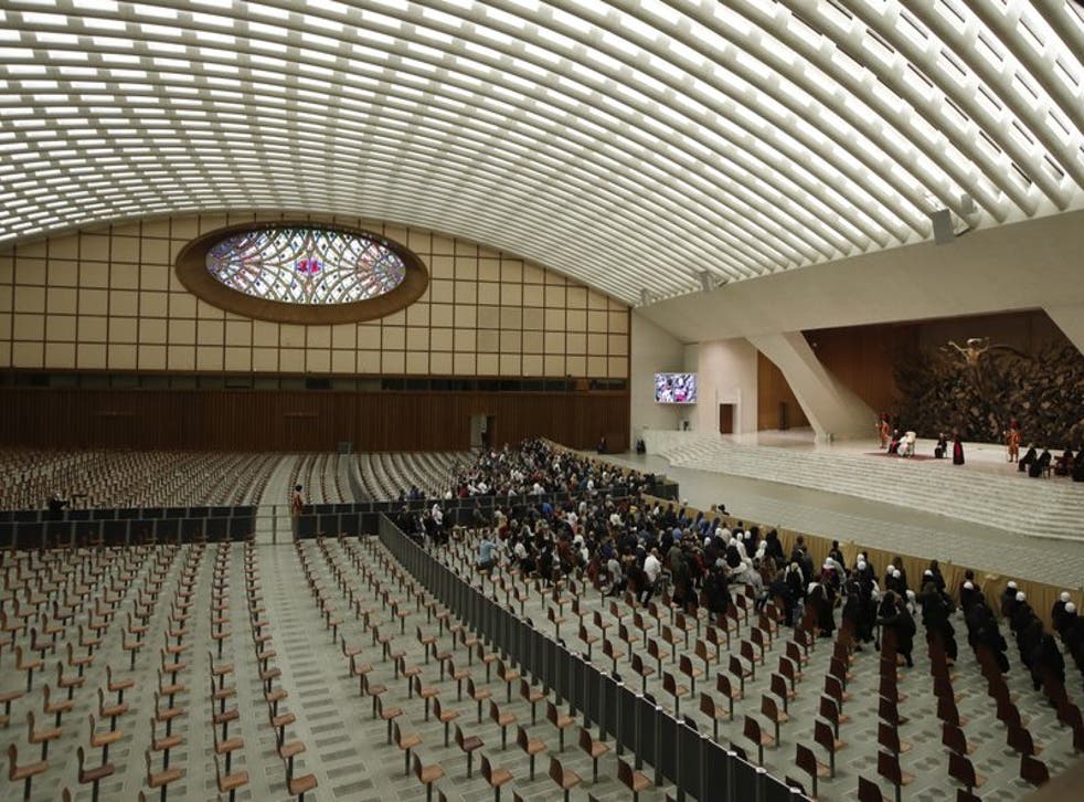 <p>El papa reanudó sus audiencias generales de los miércoles el 2 de septiembre en un patio del Vaticano y con una cantidad limitada de fieles.</p>