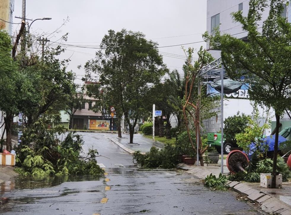 El fenómeno climático golpeó con fuertes vientos y lluvias una región de 1,7 millones de habitantes, donde arrancó tejados y provocó cortes de luz.