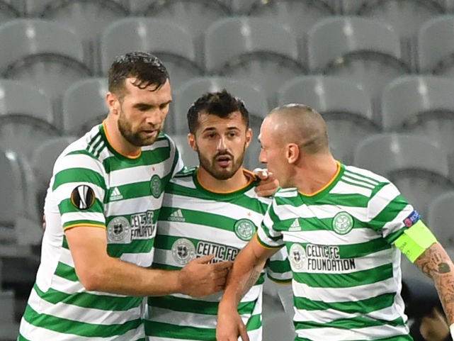 <p>Celtic celebrate scoring</p>