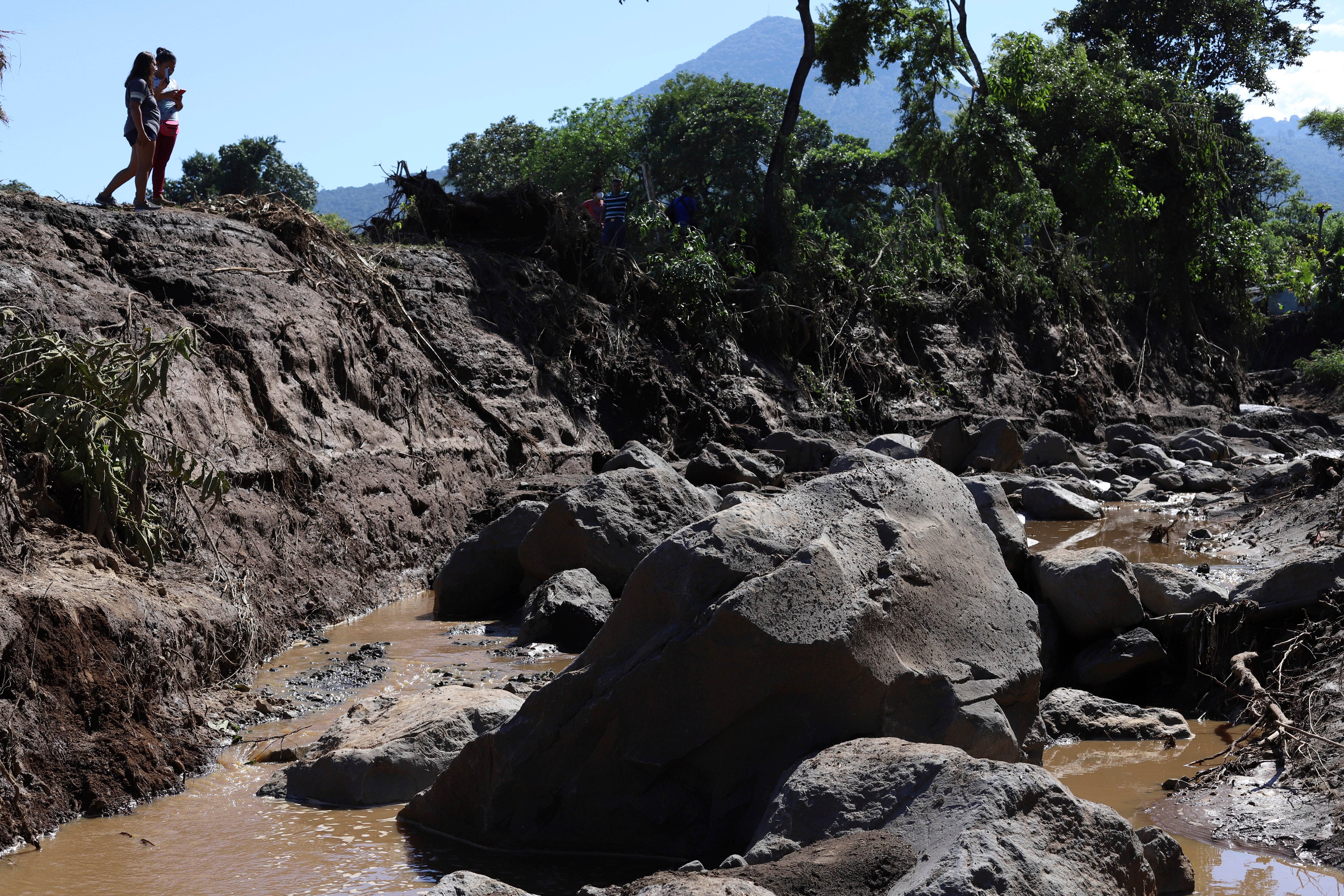 APTOPIX El Salvador Landslide