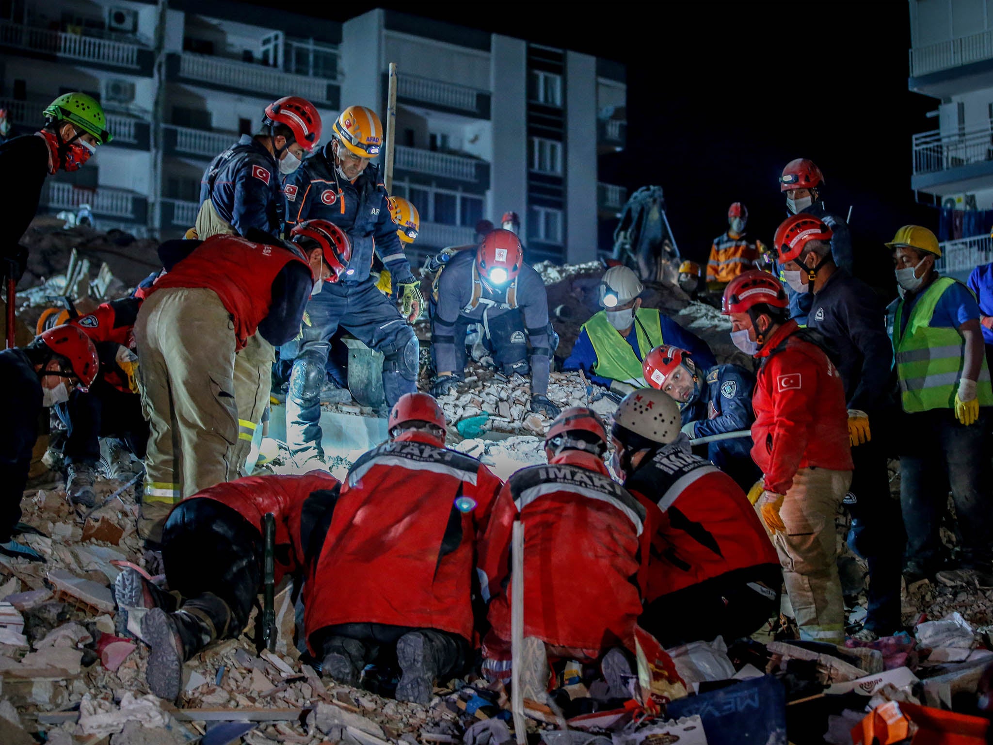 <p>Search and rescue workers continuing to locate people in the wreckage early Sunday morning, 1 November, 2020</p>