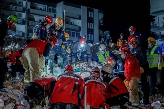 <p>Search and rescue workers continuing to locate people in the wreckage early Sunday morning, 1 November, 2020</p>